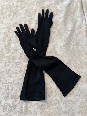 Vintage Women's black tall gloves. Size 6